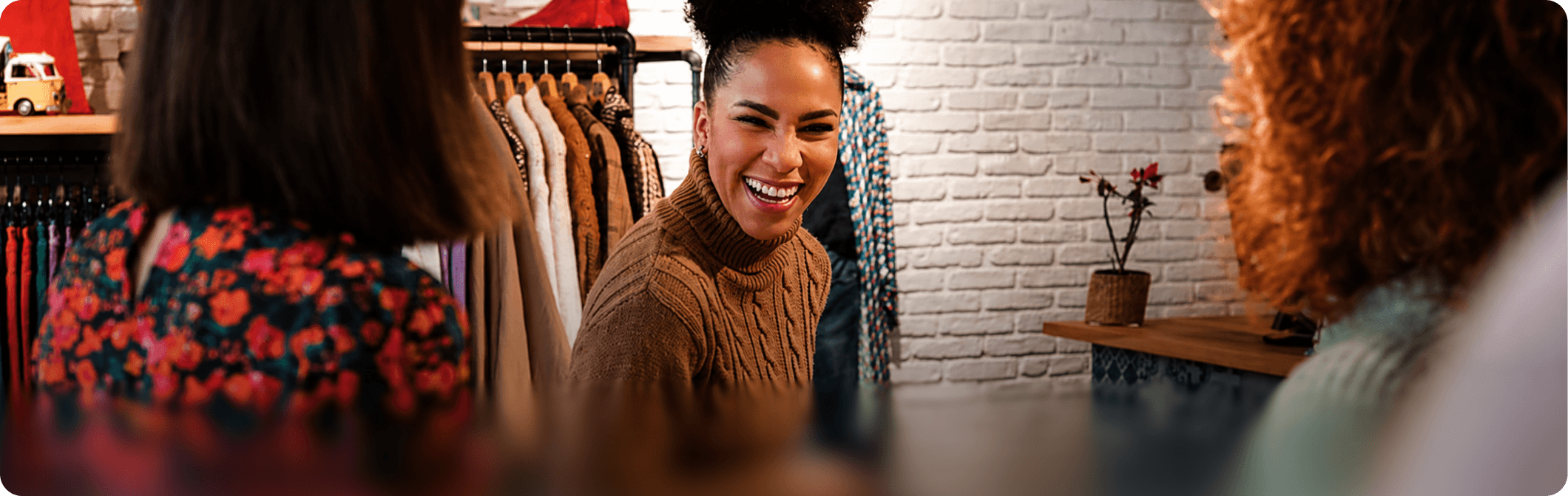 Abstract visual representing connected in-store, on-site and on-shelf retail media